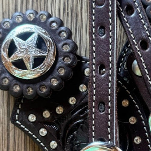 Flower tooled sporenriemen met strass-steentjes en ster-concho