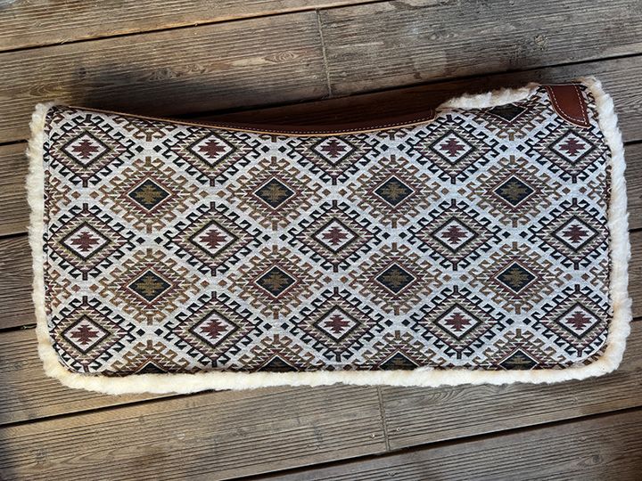 Natural wool felt ergonomic pad 